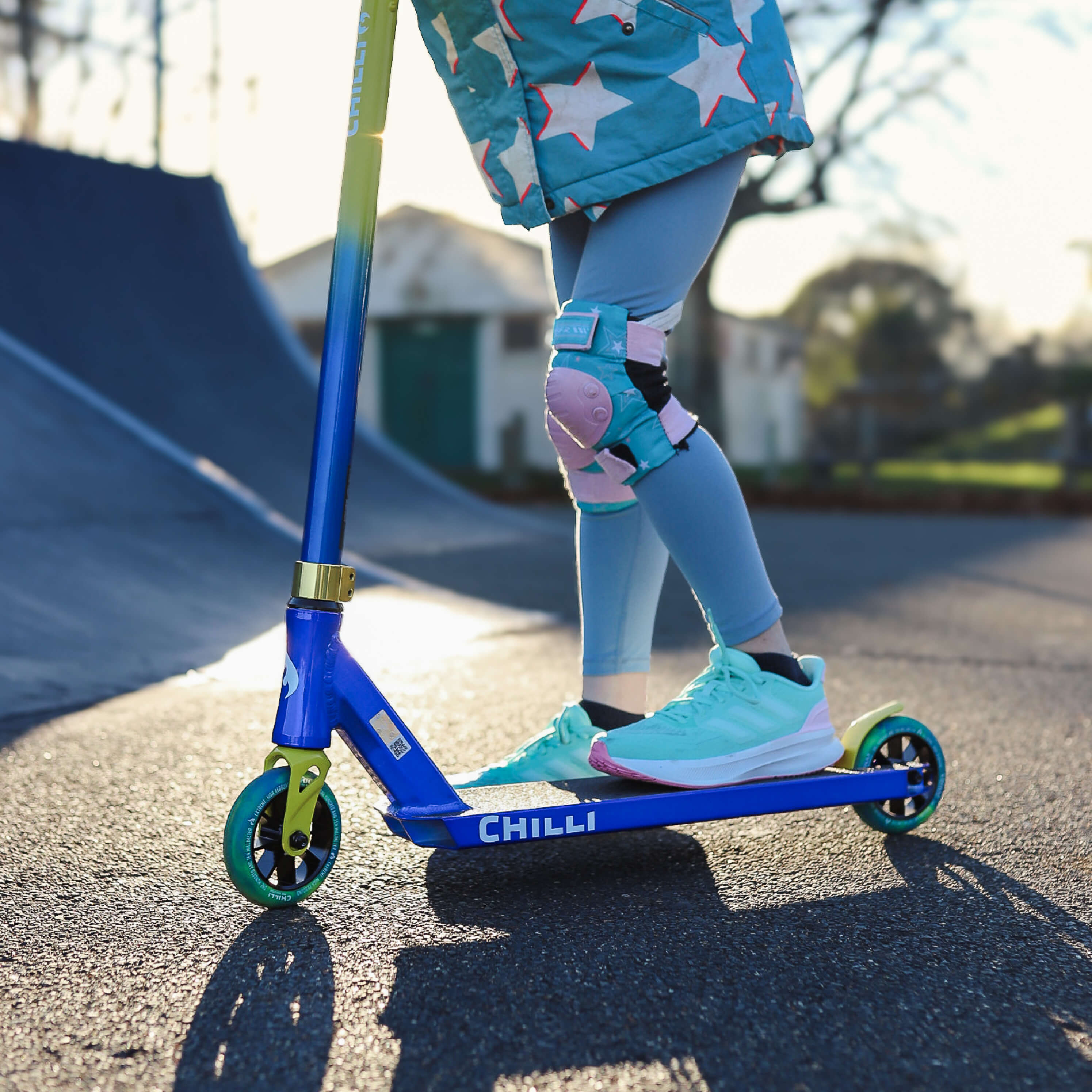 Chilli Base Jumpstart Stunt Scooter: Blue/Yellow - Image 6