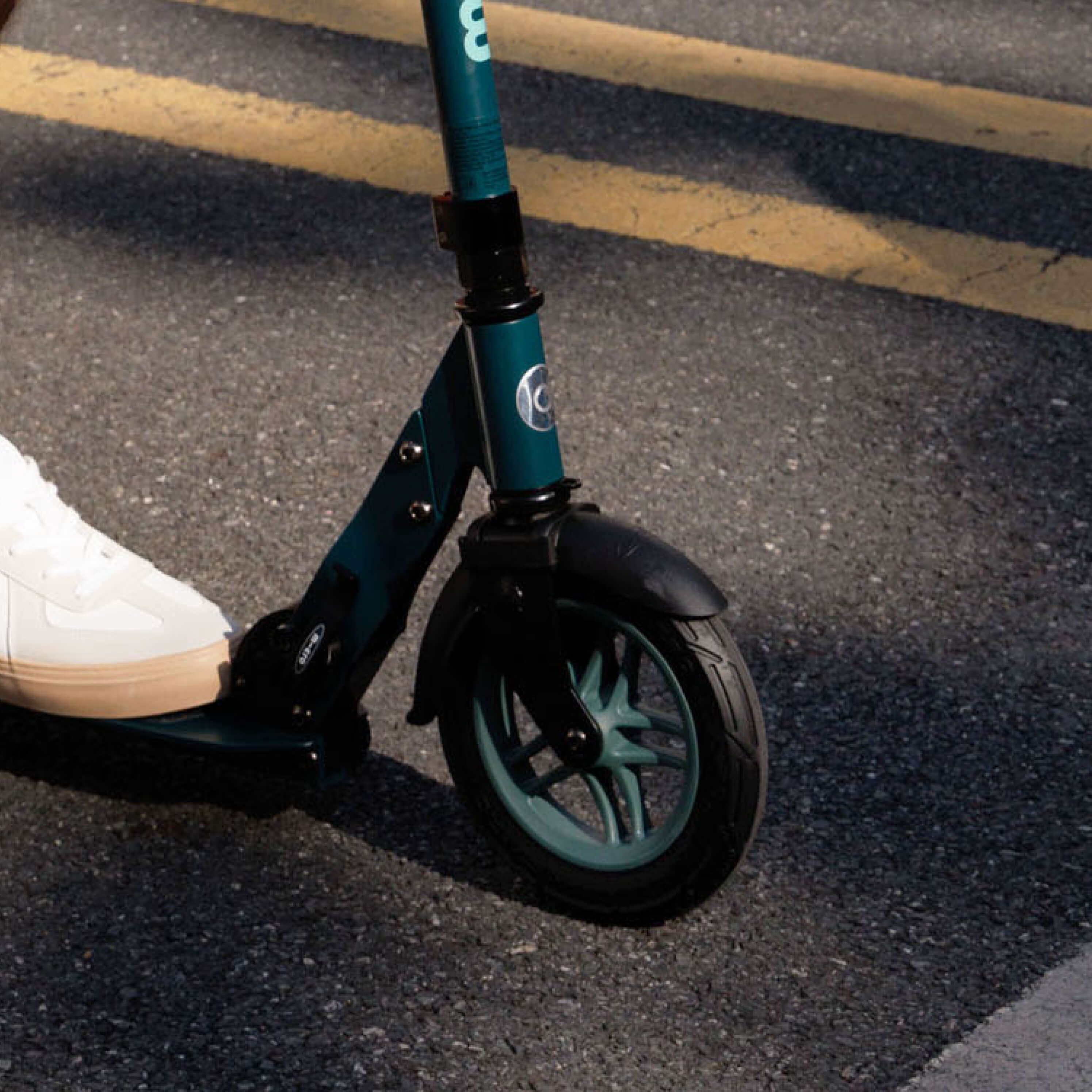 Micro Classic Sporty Wheel Scooter: Green - Image 10