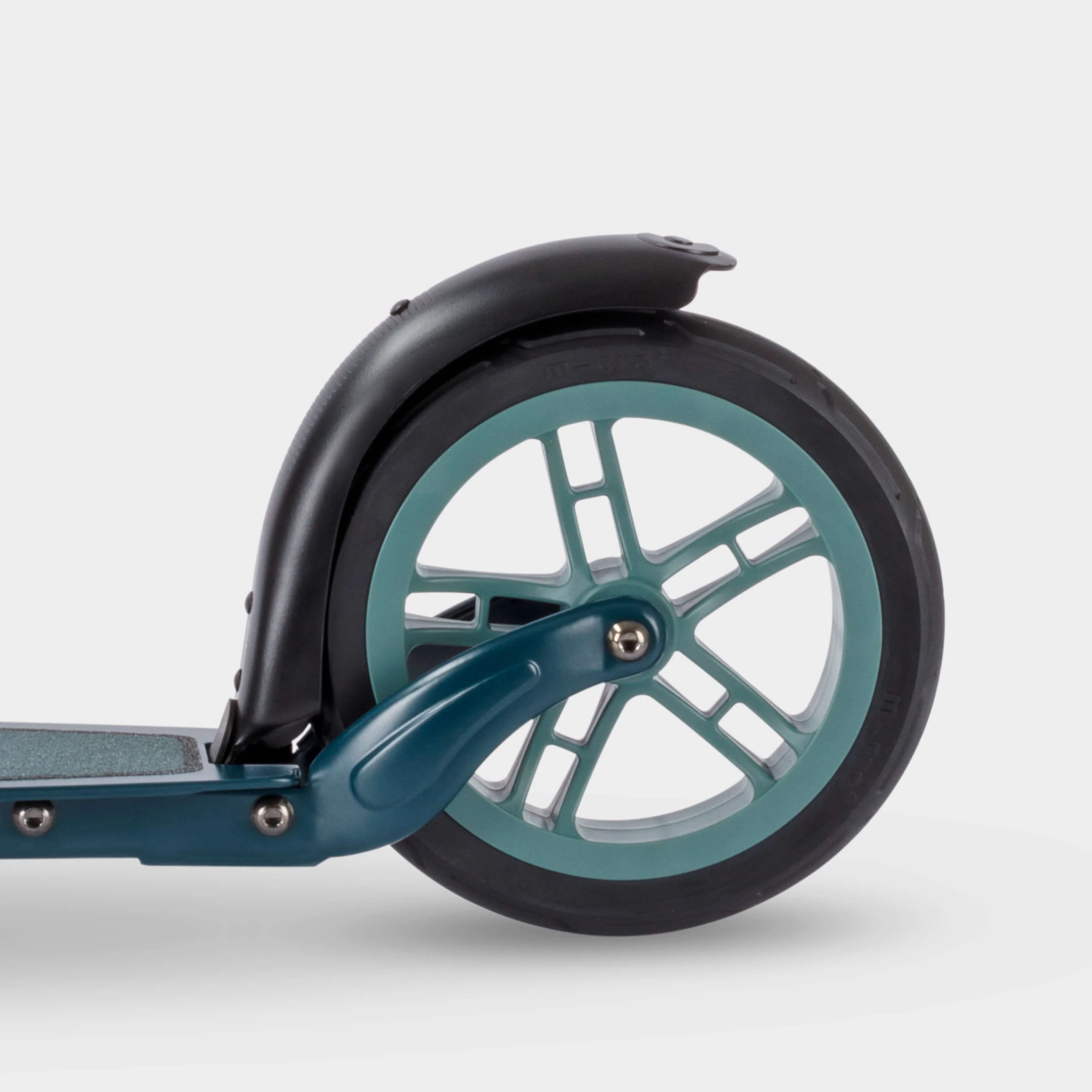 Micro Classic Sporty Wheel Scooter: Green - Image 4