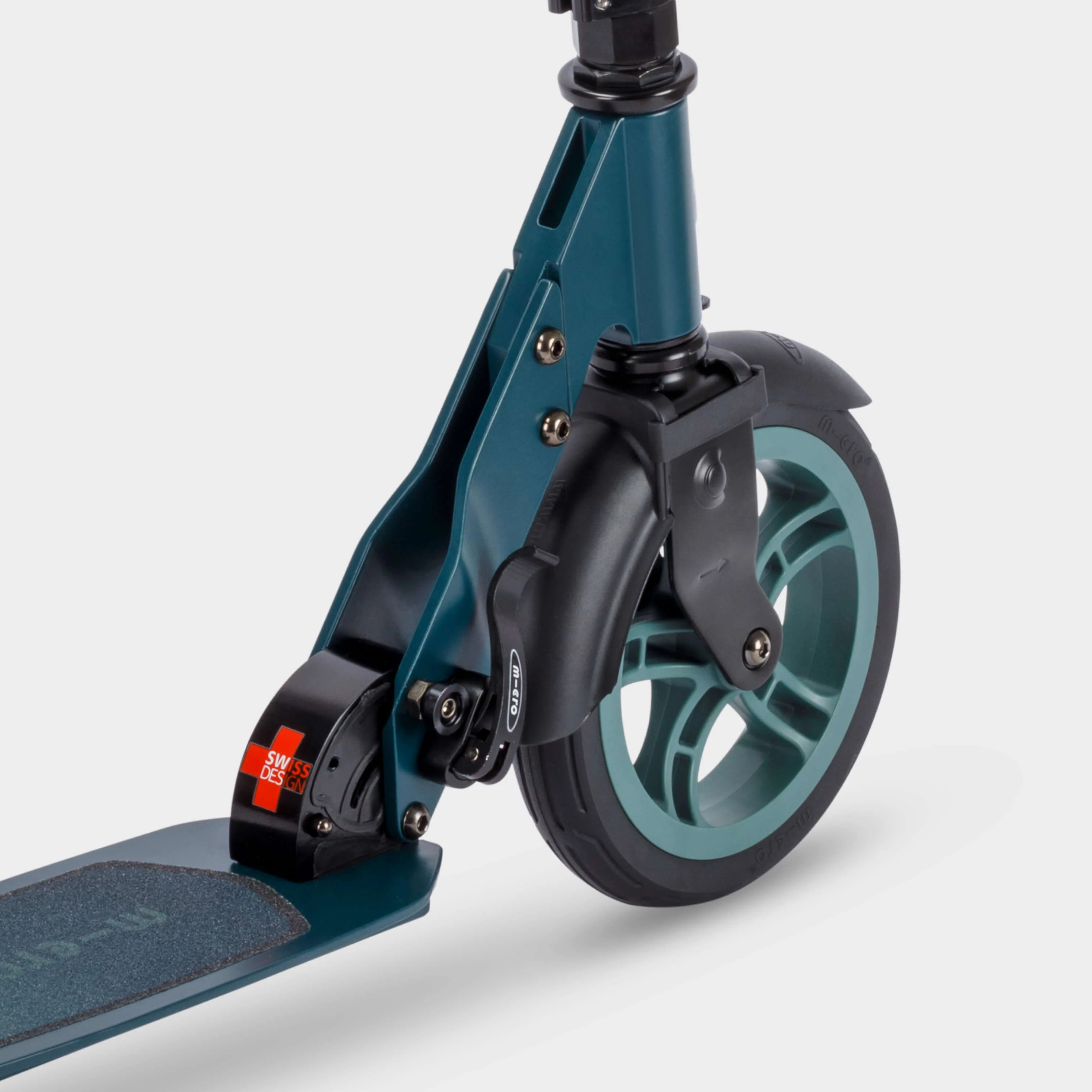 Micro Classic Sporty Wheel Scooter: Green - Image 5