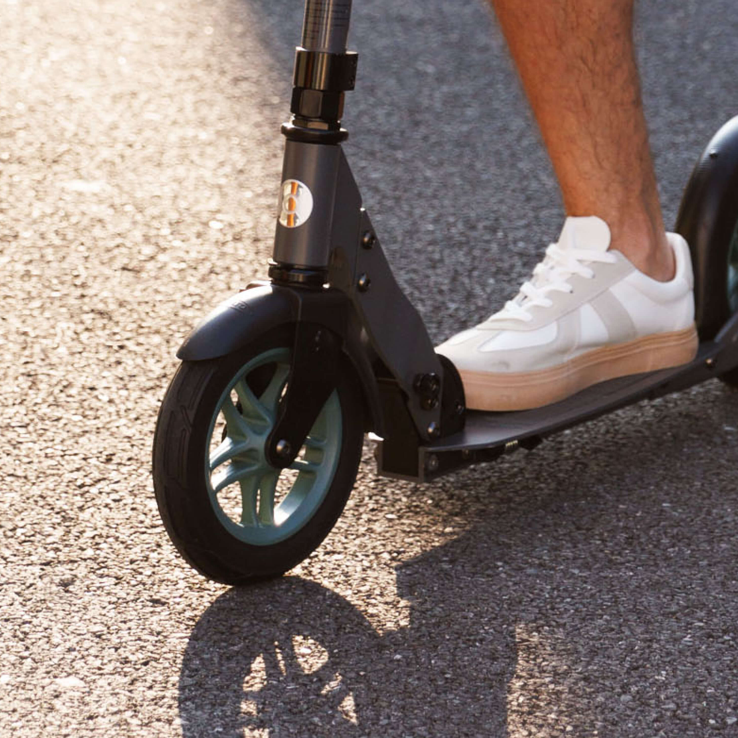 Micro Classic Sporty Wheel Scooter: Grey - Image 10
