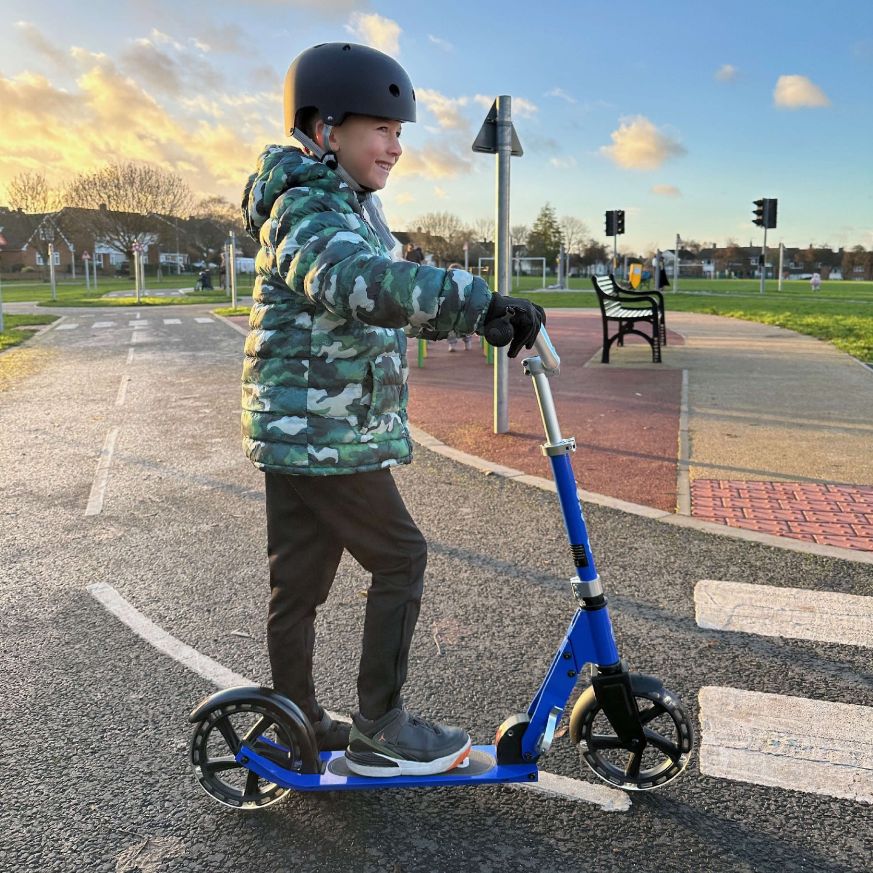 Micro Cruiser LED: Blue - Image 9