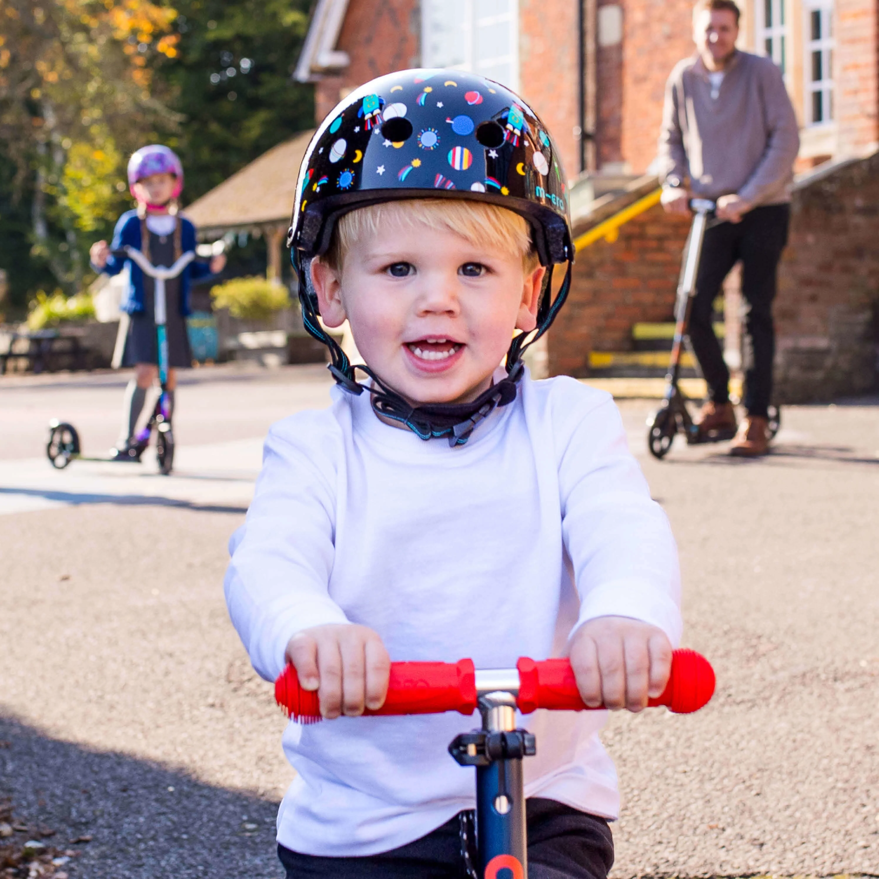 Printed Helmets for Bikes and Scooters: Space - Image 4