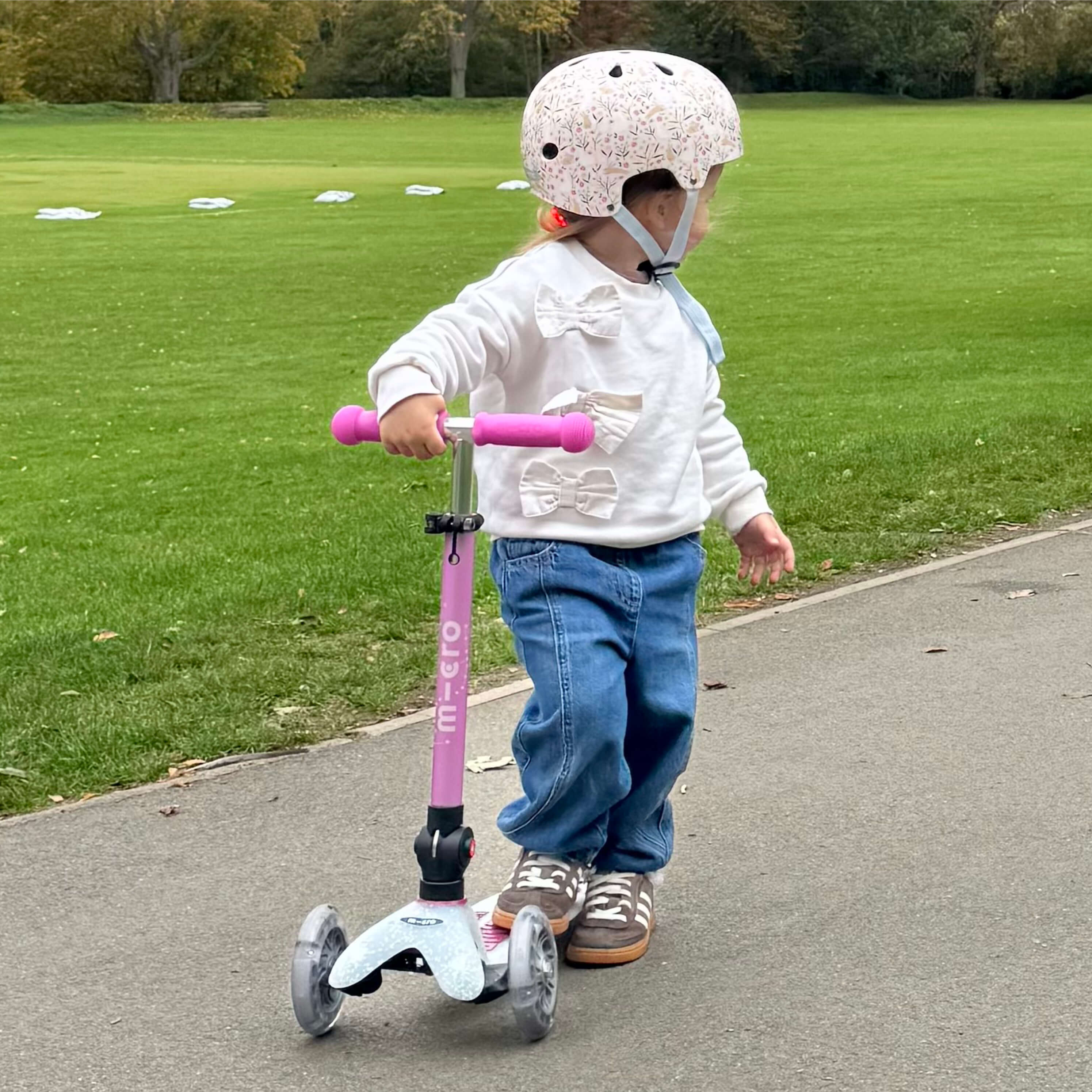 Mini Micro Foldable Orion LED Scooter: Pink - Image 9